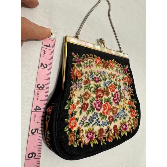 VTG Purse Tapestry Petit Point Needlepoint Floral Mother Pearl Frame Clutch Bag - Picture 4 of 11